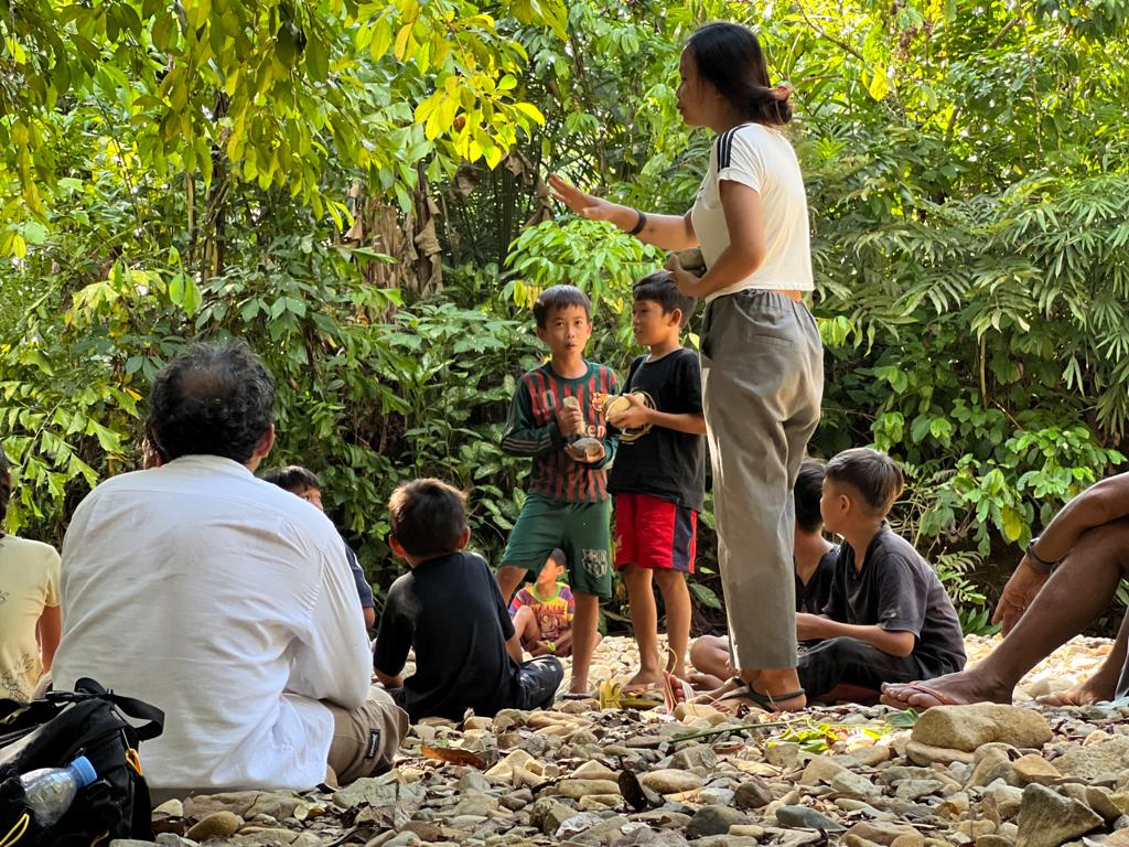 Kegiatan di Sekolah Adat Desa Kualan